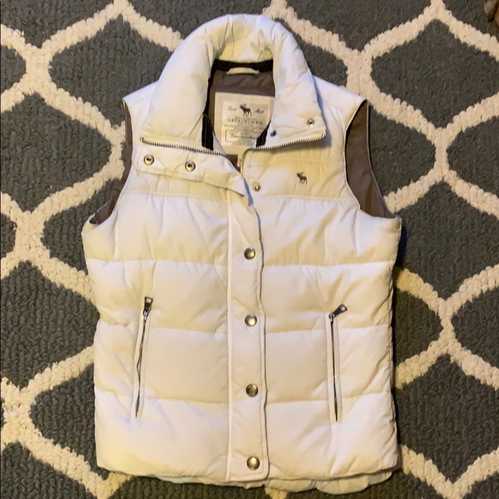 A&F white puffy vest
